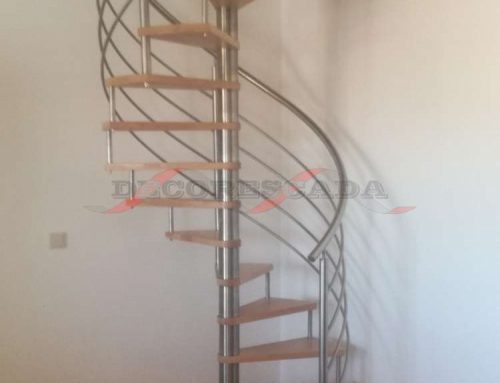 Escada em Caracol de Inox e Madeira