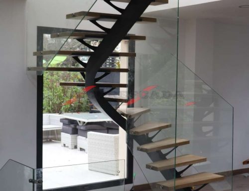 Escada Mista em Ferro e Madeira